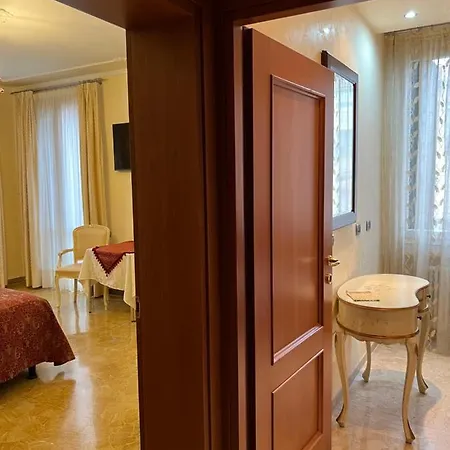 Inn Venice Konukevi