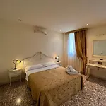 Inn Venice Hotel